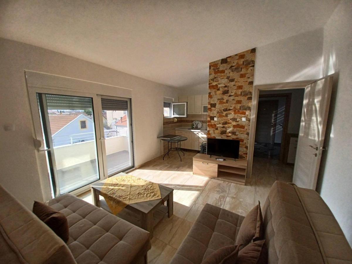 דוני שטוי Villa Elina Ulcinj Montenegro מראה חיצוני תמונה